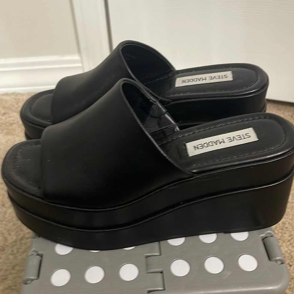 STEVE MADDEN MOVEABLE PLATFORM SANDAL